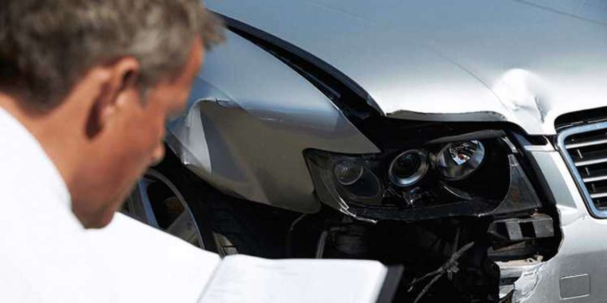 Professioneller KFZ Sachverständiger in Maxvorstadt – Ihr Experte für Unfallgutachten und Fahrzeugbewertung