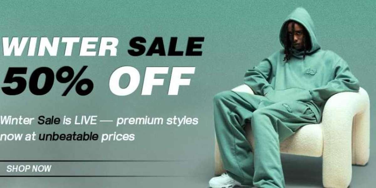 None of Us Hoodie: Moderner Streetwear-Stil für den Alltag